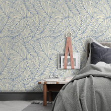 Cargar imagen en el visor de la galería, Papel tapiz beige con hojas azules
